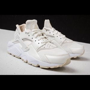 White Nike Hurache Shoes